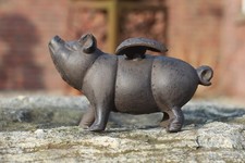 Gusseisen Schwein groß mit  Flügeln Garten Figur Metall