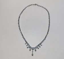 ungetragenes Collier von