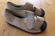 Therapieschuhe / Sandalen von