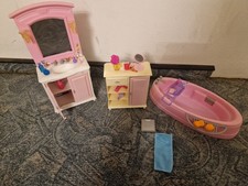 Barbie Badezimmer Möbel Set - Kleider, Badewanne, Waschbecken, Toilette