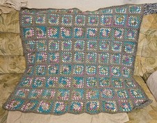 grau-bunte Babydecke