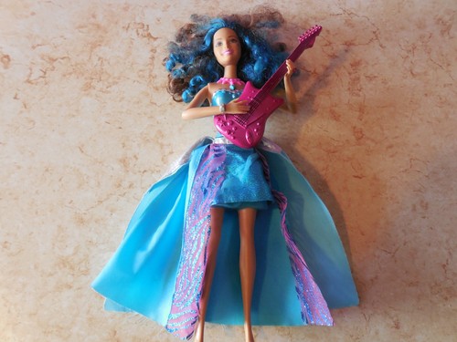 Barby mit gitarre - mit,