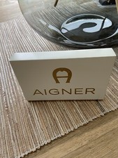 Aigner 2 x Präsenter Display