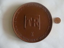 Porzellanmed.  Hervorragende Leistung  VEB  Textilreinigung Dreden