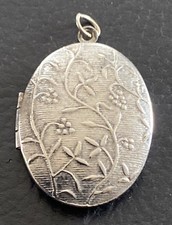 Altes silberfarbenes Medaillon