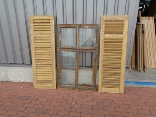 Altes abgelaugtes fenster mit - abgelaugtes,