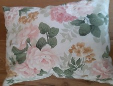 KISSEN, DEKOKISSEN,SOFAKISSEN, SCHMUSEKISSEN - HANDARBEIT- ROSEN, ROSENMOTIV