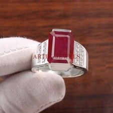 Erhitzter Rubin Edelstein Mit