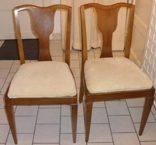 2 Mahagoni-Stühle im Stil