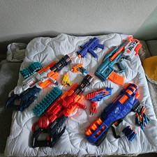 Nerf Sammlung verschiedener Modelle mit Zubehör ( Munition )