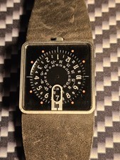 LIP Mythic Jump Hour 1871262 – Design-Armbanduhr mit Scheibenanzeige