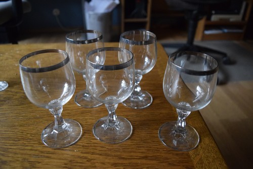 Wein gläser mit silberrand - mit,