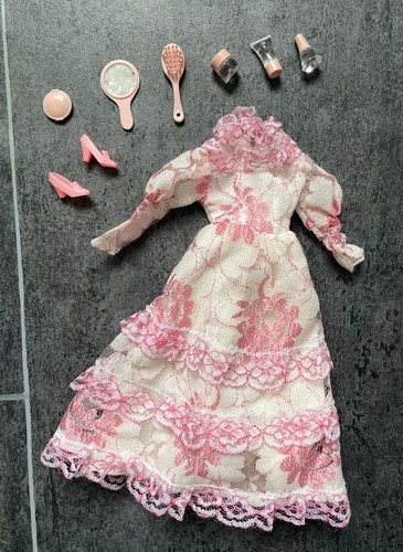 Barbie petra plasty - by,