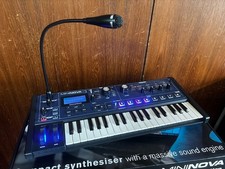 Novation MiniNova 37-Tasten Synthesizer mit Vocoder mit Box