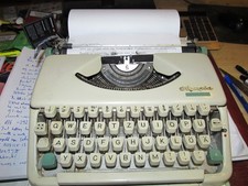 Olympia Splendid 66 Reise-Schreibmaschine 