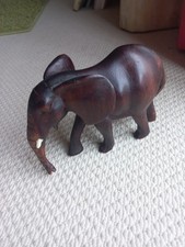Elefant aus Holz