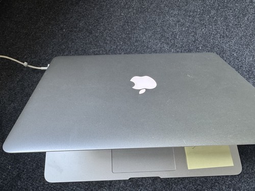 Apple macbook air 2017 - 13",