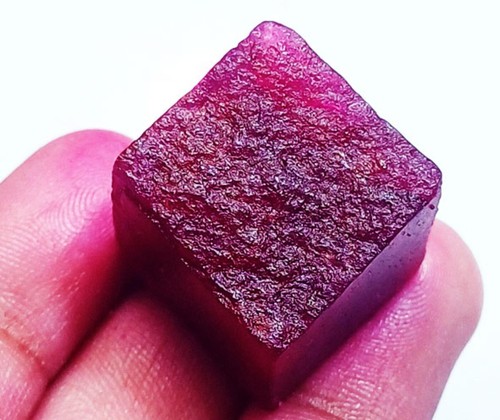 Natürlich roter beryll - natürlich,