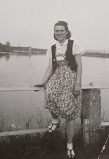 Crimmitschau junge Frau sitzt