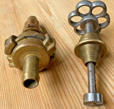 Schlauchanschluß und Fräser (?) Wasserhahn Messing alt