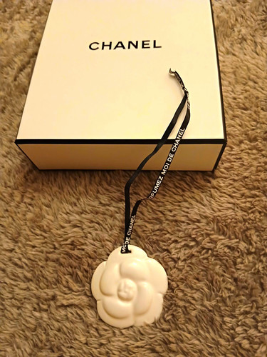 Chanel kamelien charm - chanel,