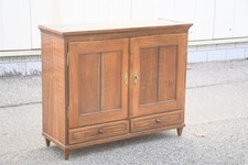 N92W12- Schrank Holz verriegelbare Schubfächer Beschläge Messing 19.Jh