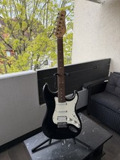 Career E-Gitarre schwarz im