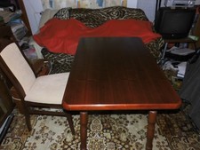 Wohnzimmer- Eßtisch ausziehbar, mit vier Polsterstühlen, beige Microfaser