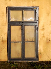 Altes Holzfenster,  Kreutzfenster mit Rahmen und Oberlicht