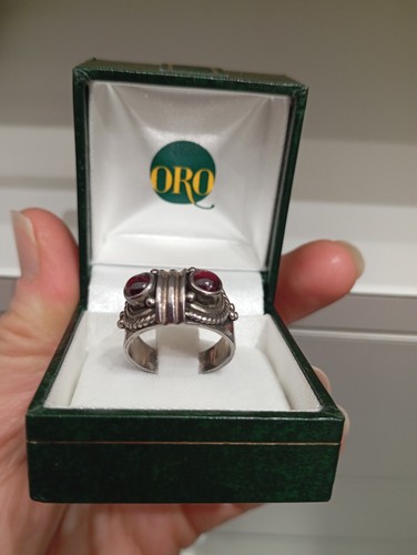 Ring aus silber und roten - ,