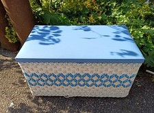 Wäschetruhe Wäschepuff  70er Jahre  Wäschetonne rechteckig blau/weiß Vintage