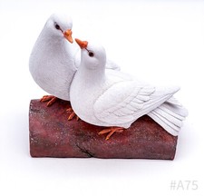 Gartenfigur Taubenfigur aus Harz „weiße Tauben auf Ast“ 10 x 18 x 21 cm