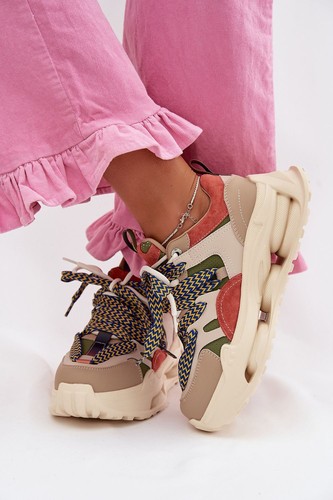 Sportliche sneaker auf plateau - sportliche,