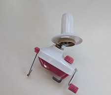 Kreuzwickler - Kompaktes Gerät, das Garn in schöne Kreuzknäuel wickelt