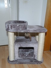 Kompakter Kratzbaum mit Höhle und Liegefläche für Katzen