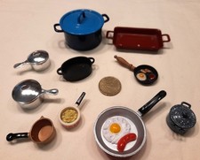 Pfannen und Töpfe für Puppenhaus / Puppenstube