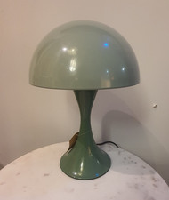 Hellgrüne moderne Tischlampe