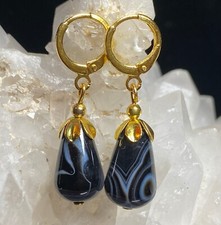 Wunderschöne Ohrringe aus dem Edelstein Sardonyx in Tropfenform