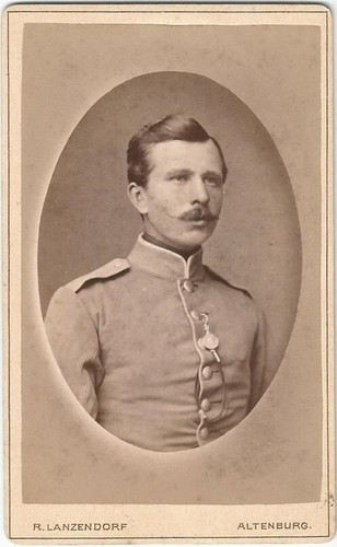 Soldat mit sehhilfe - mit, kneifer
