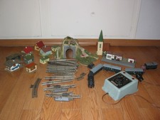 TRIX EXPRESS LOKOMOTIVE WAGONS DORF BAHNHOF TUNNEL SCHEINEN WEICHEN TRAFO KIRCHE