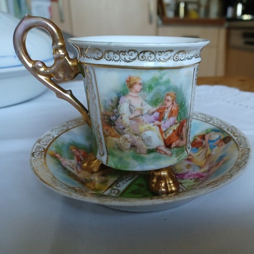 Prunktasse mit füßen und - prunktasse,