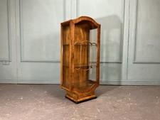 Kleiner Glasfrontschrank Art