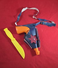 Konvolut DDR Spielzeug Pistole Colt Messer Cowboy Gürtel Holster Fasching 