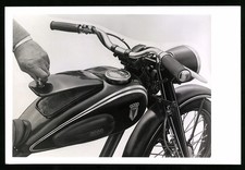 Fotografie Auto Union Werkfoto, Motorrad DKW RT 125, Tank mit eingelassenen Wer 