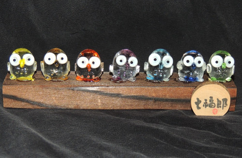 Miniatur glaseulen auf holz - miniatur,