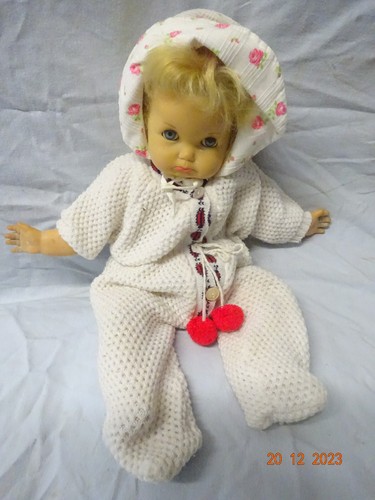 Alte babypuppe mit - babypuppe,, körper