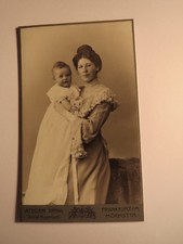 Frankfurt am Main - Höchst - junge Frau mit Baby auf dem Arm - Taufe ? / CDV