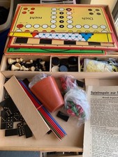 Spielesammlung in Holzkiste