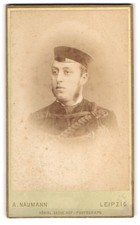 Fotografie A. Naumann, Leipzig, Dorotheen-Straße 12, Student in Husarenuniform 
