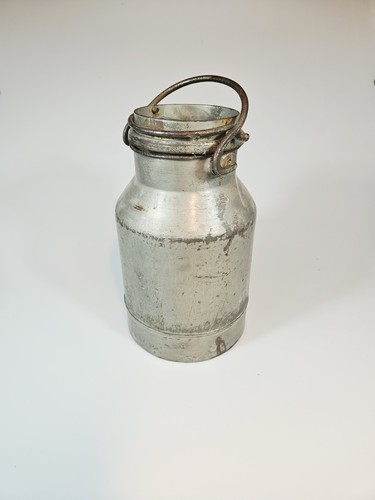 Alte milchkanne mit deckel - alte,